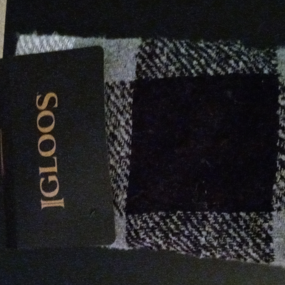 NWT Ladies scarf